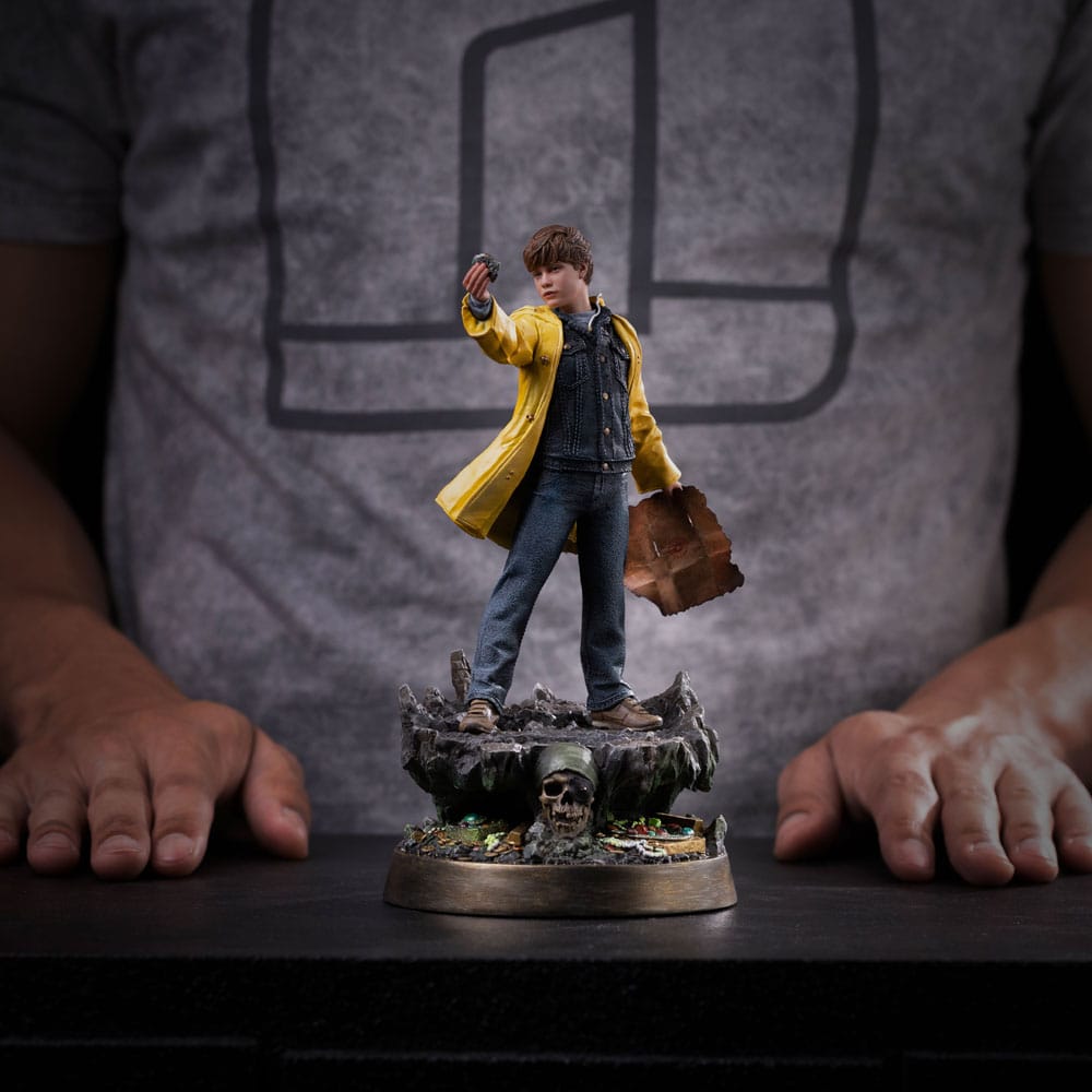 Les Goonies statuette 1/10 Art Scale Mikey Walsh (40th anniversary) 21 cm