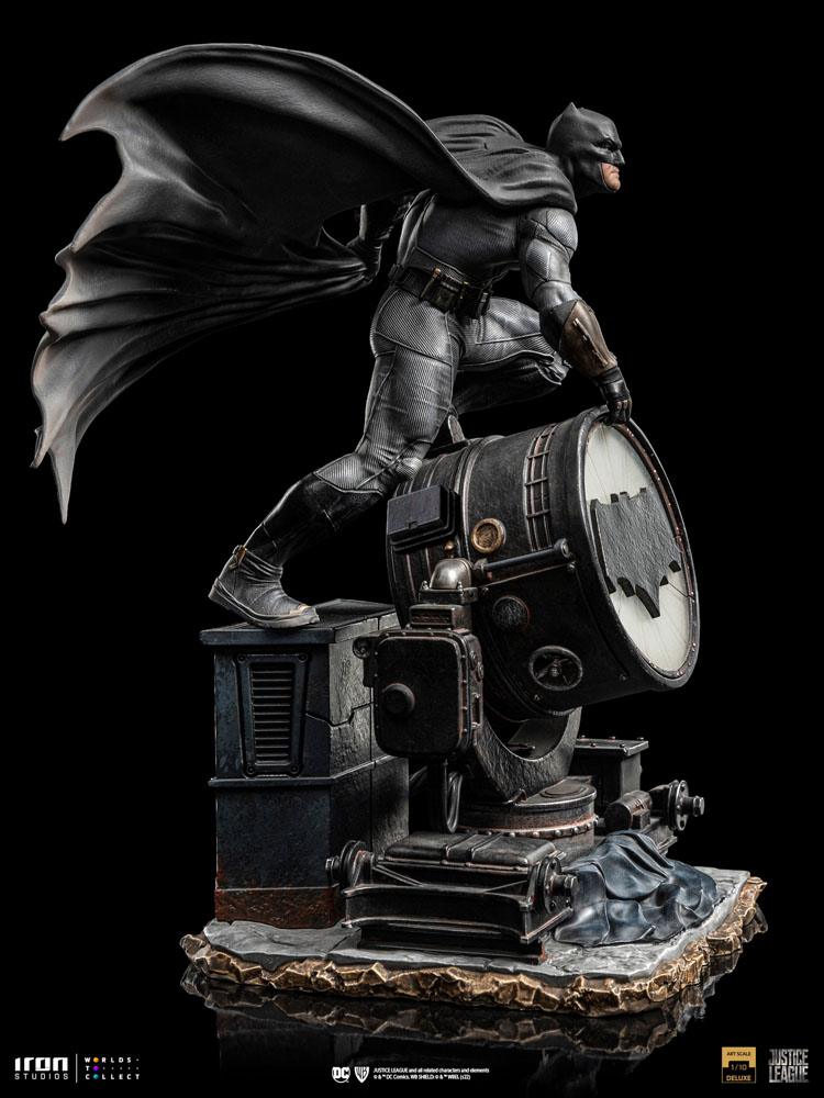 Zack Snyder's Justice League statuette 1/10 Deluxe Art Scale Batman on Batsignal 28 cm