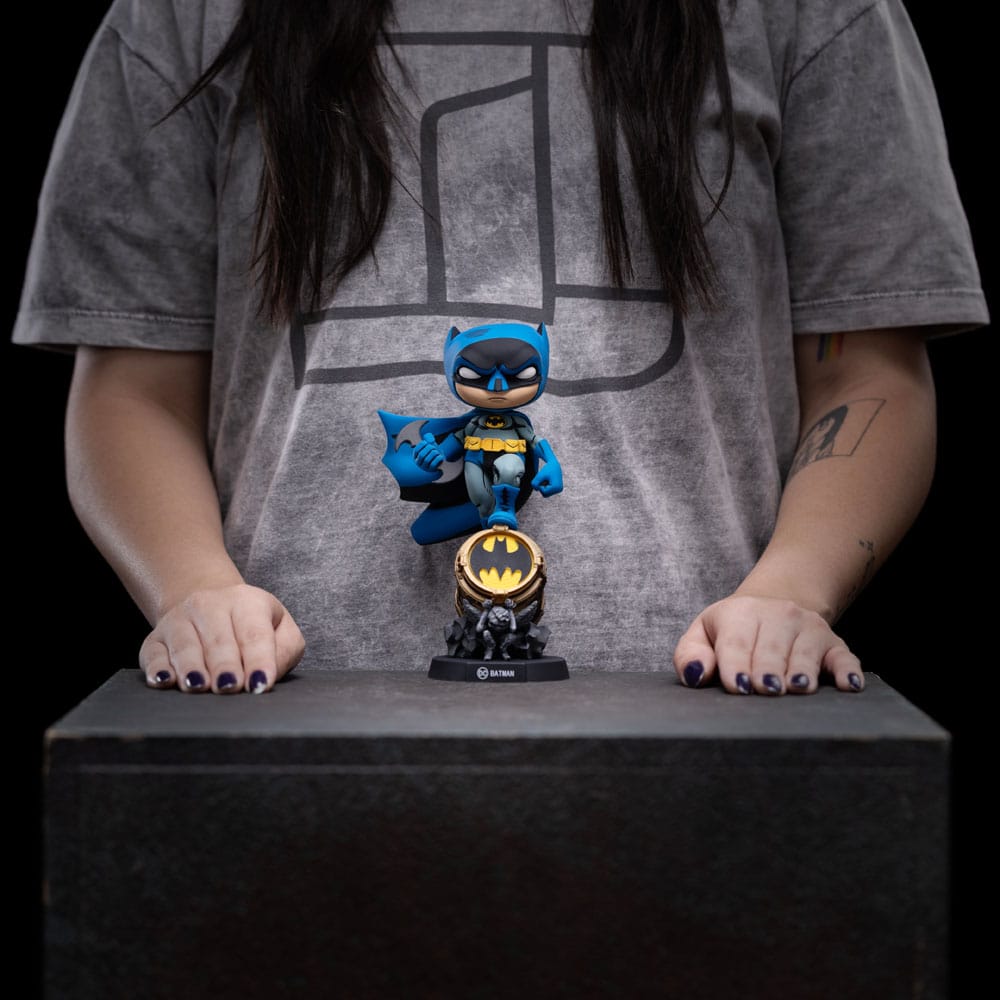 Batman figurine Mini Co. PVC Batman on Bat-Signal (Blue Variant) 15 cm