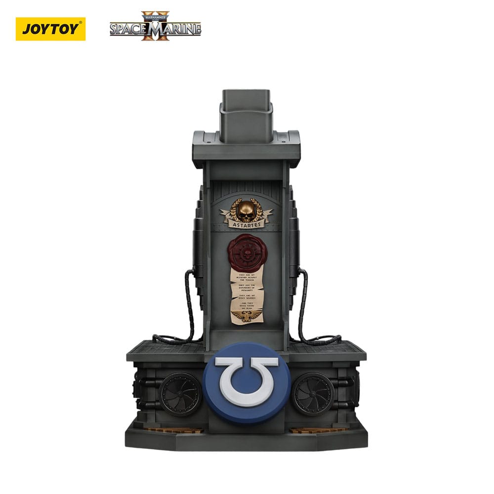 Warhammer 40,000: Space Marine 2 replique Ultramarines Lieutenant Titus casque avec présentoir 44 cm