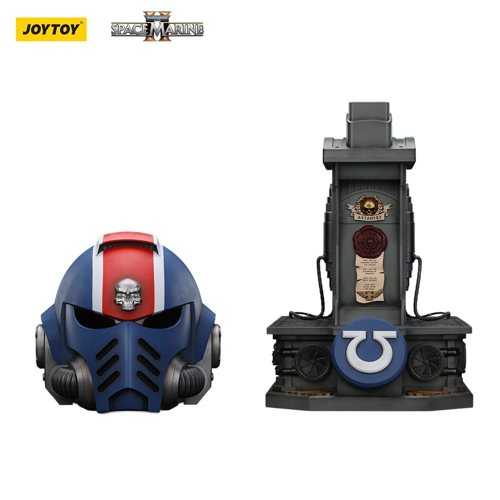 Warhammer 40,000: Space Marine 2 replique Ultramarines Lieutenant Titus casque avec présentoir 44 cm