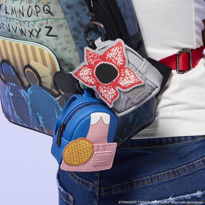 Stranger Things by Loungefly présentoir Bijoux de sac Mystery Box (15)