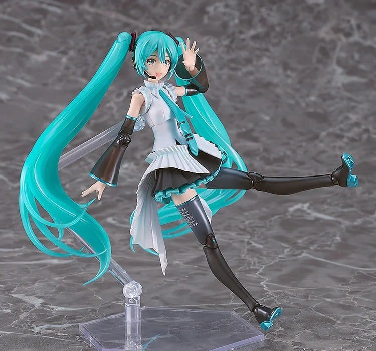 Character Vocal Series 01: Hatsune Miku Plastic Model Kit Plamatea Happy 16th Birthday Ver. 16 cm