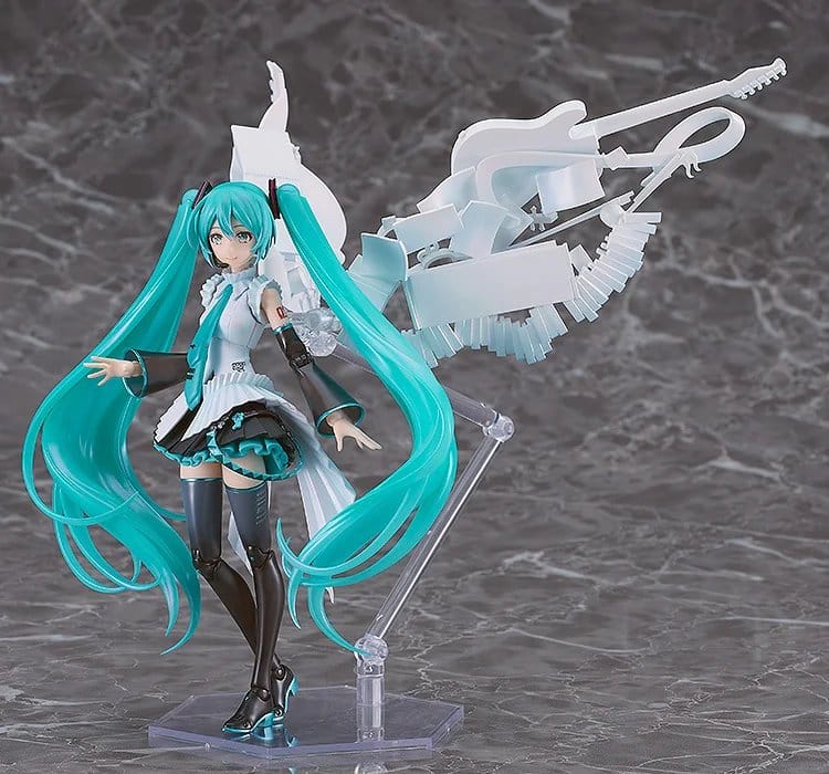 Character Vocal Series 01: Hatsune Miku Plastic Model Kit Plamatea Happy 16th Birthday Ver. 16 cm