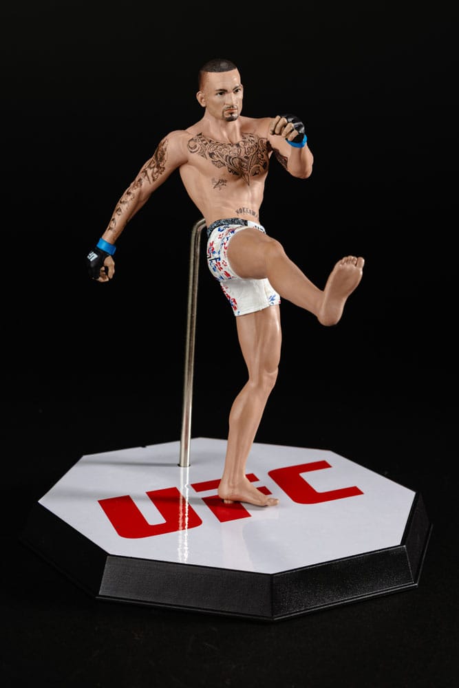 UFC Posed statuette Max Holloway 18 cm