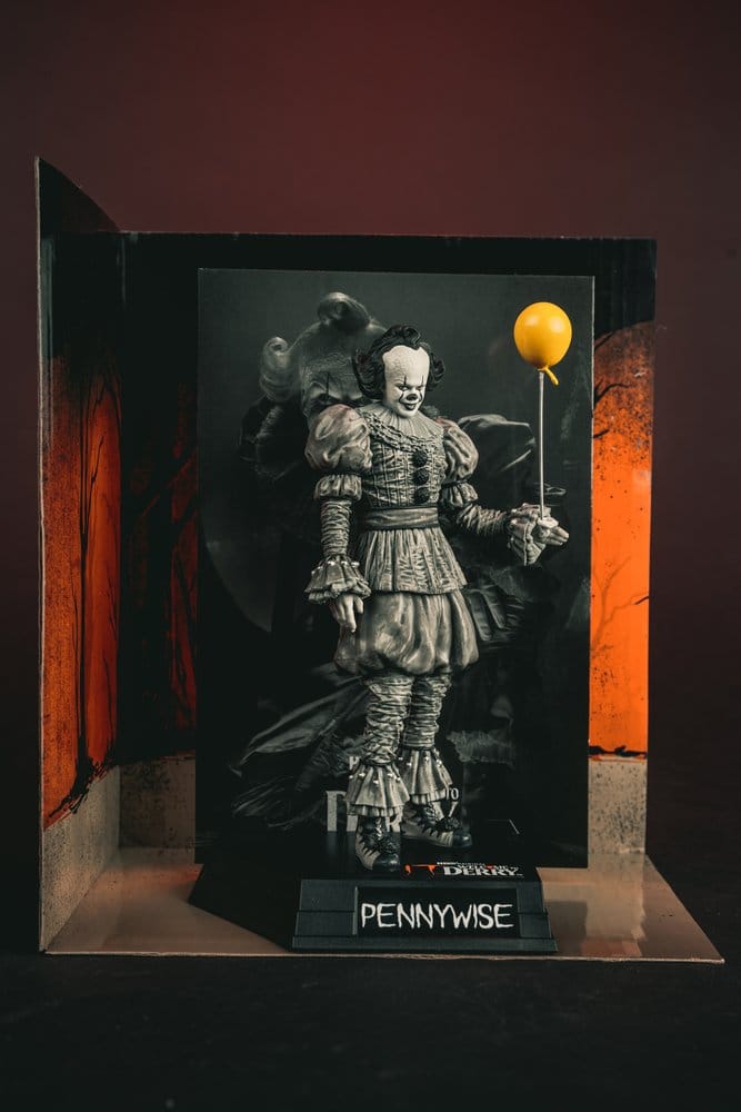 Ça Welcome to Derry Movie Maniacs figurine Pennywise (Black & White) 16 cm