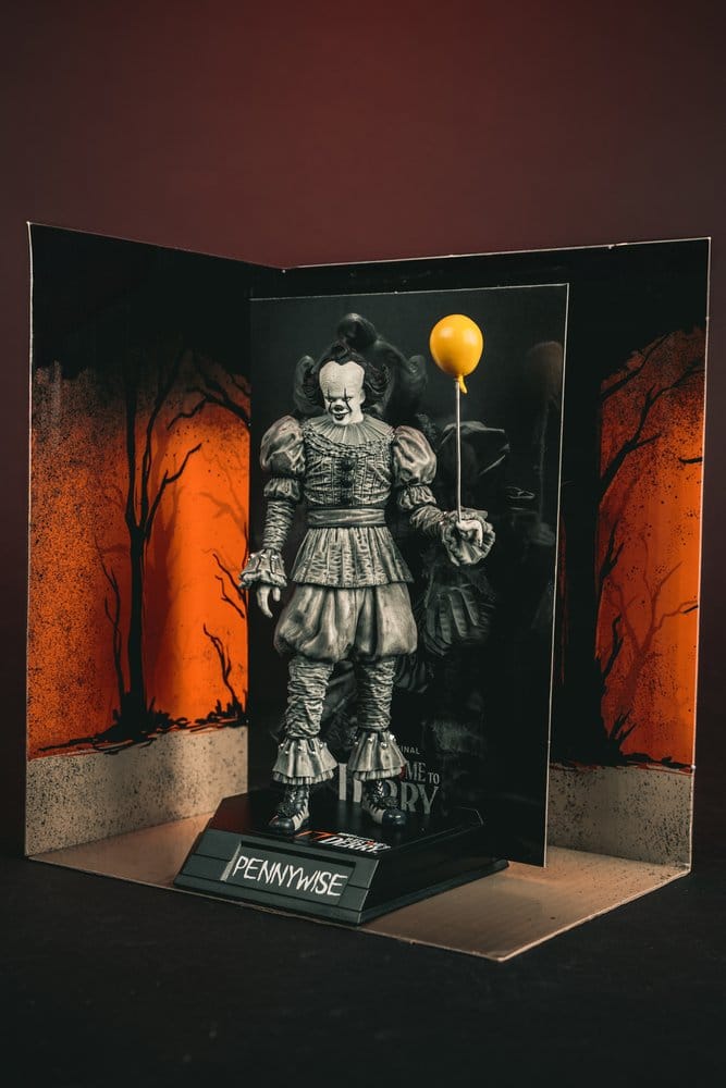 Ça Welcome to Derry Movie Maniacs figurine Pennywise (Black & White) 16 cm