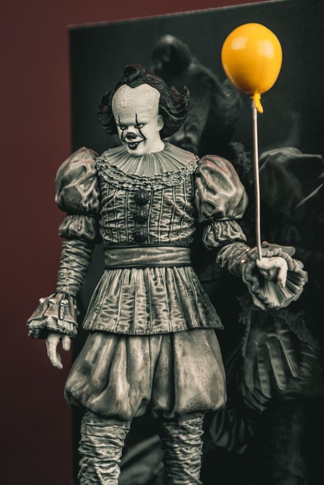 Ça Welcome to Derry Movie Maniacs figurine Pennywise (Black & White) 16 cm