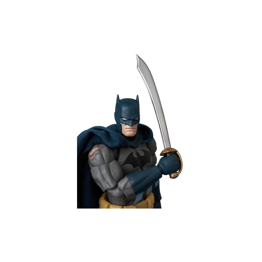 DC Comics figurine MAFEX Batman Damage Ver. (Batman: Hush Ver.) 16 cm