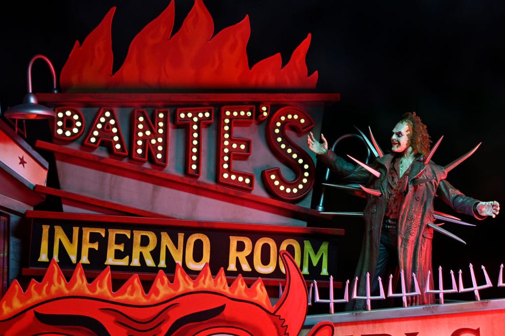 Beetlejuice (1988) diorama Trenchcoat with Spikes Inferno Room Deluxe Set