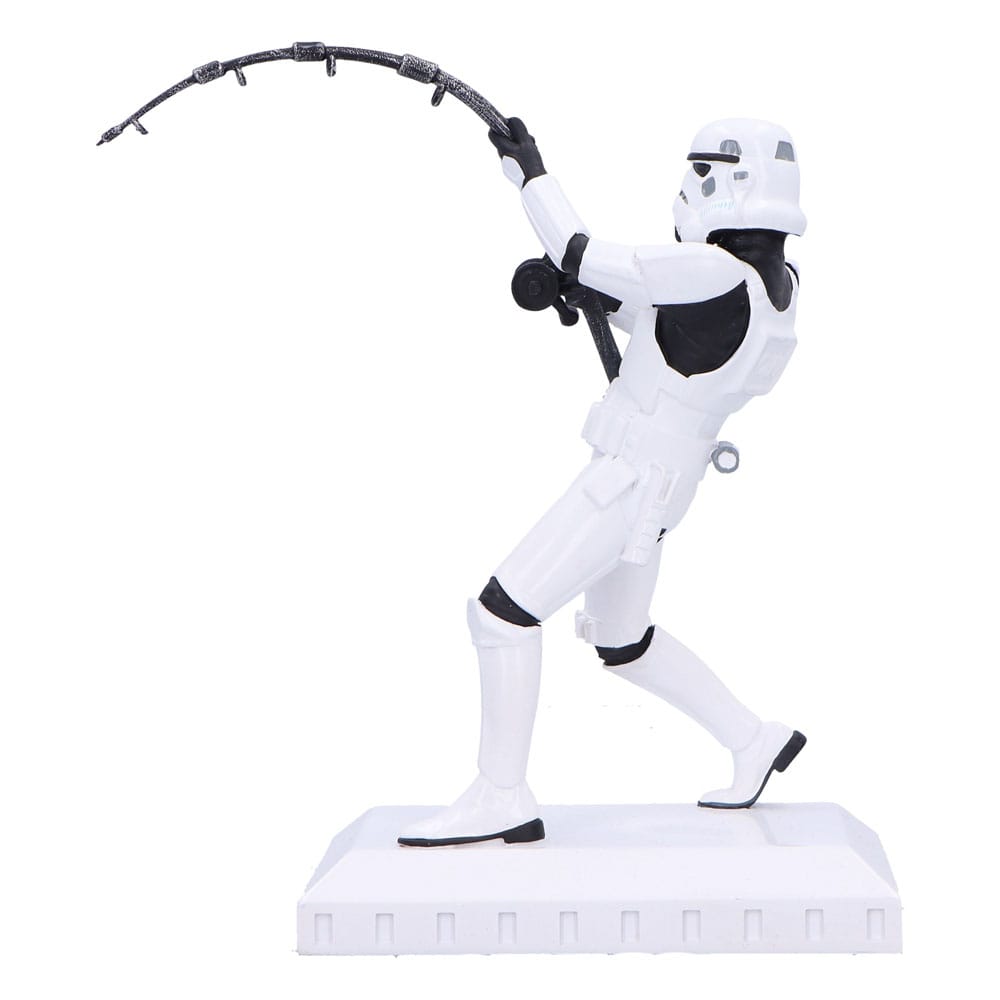 Nemesis Now - Star Wars - Stormtrooper "What a Catch" Statue 16cm