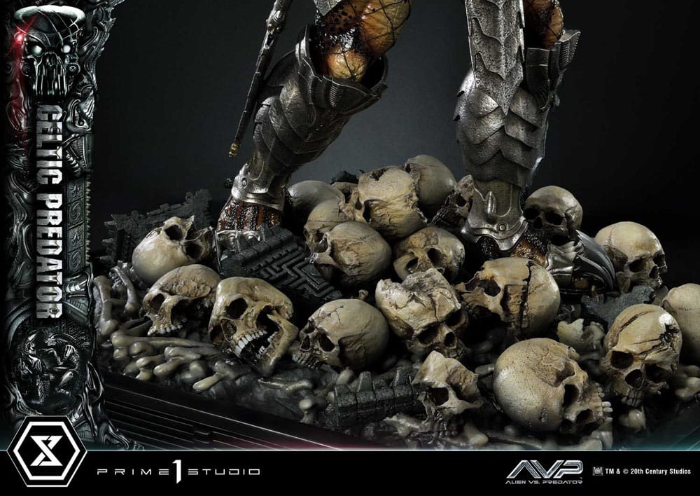 The Alien vs. Predator statuette Museum Masterline Series 1/3 Celtic Predator 95 cm