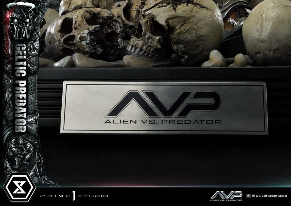 The Alien vs. Predator statuette Museum Masterline Series 1/3 Celtic Predator 95 cm