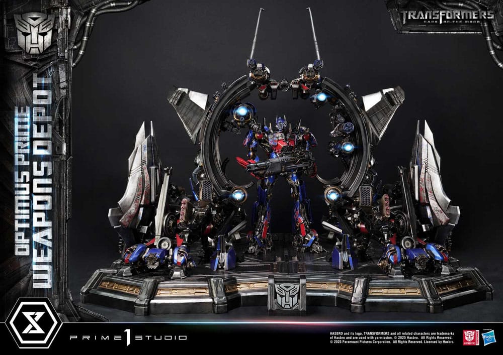 Transformers: Dark of the Moon (Film) Museum Masterline statuette Optimus Prime Weapons Depot 127 cm