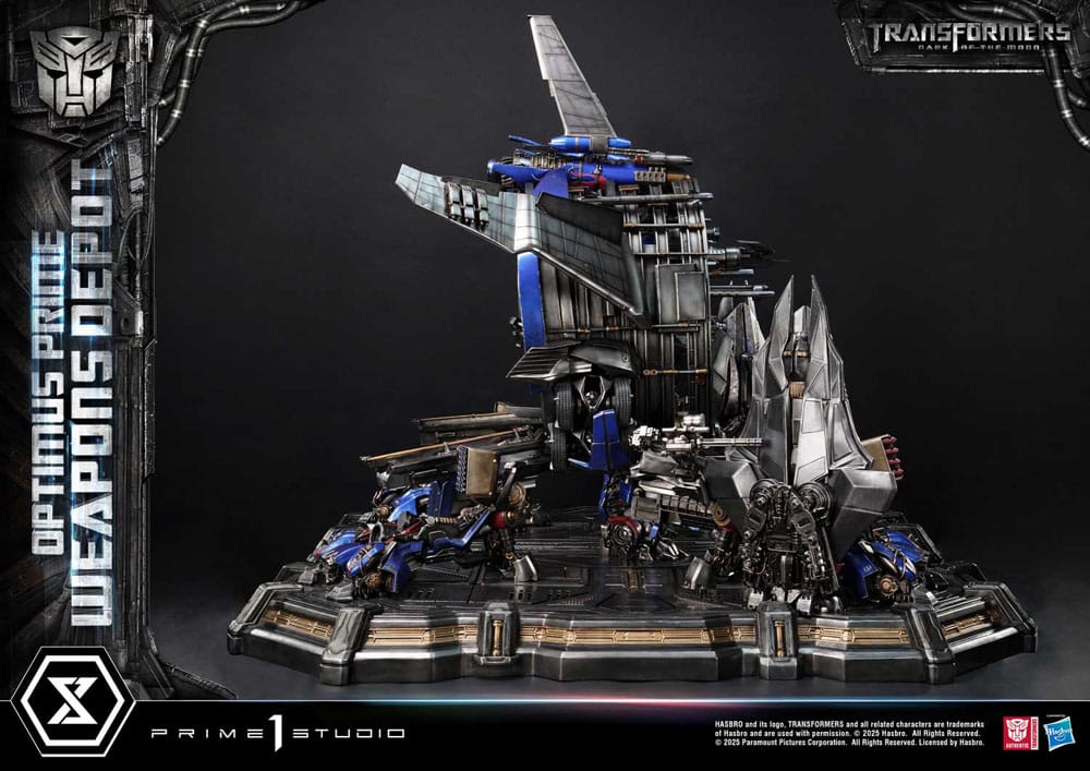 Transformers: Dark of the Moon (Film) Museum Masterline statuette Optimus Prime Weapons Depot 127 cm