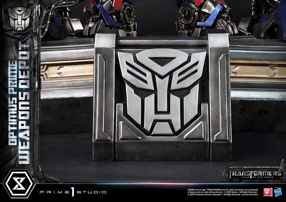 Transformers: Dark of the Moon (Film) Museum Masterline statuette Optimus Prime Weapons Depot 127 cm