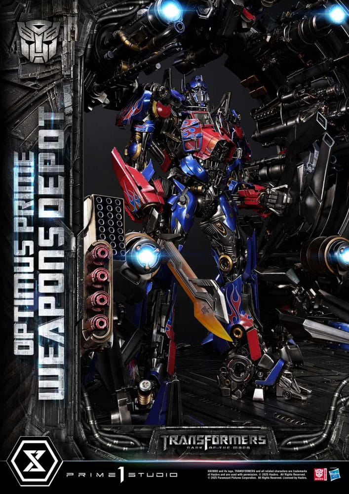 Transformers: Dark of the Moon (Film) Museum Masterline statuette Optimus Prime Weapons Depot 127 cm