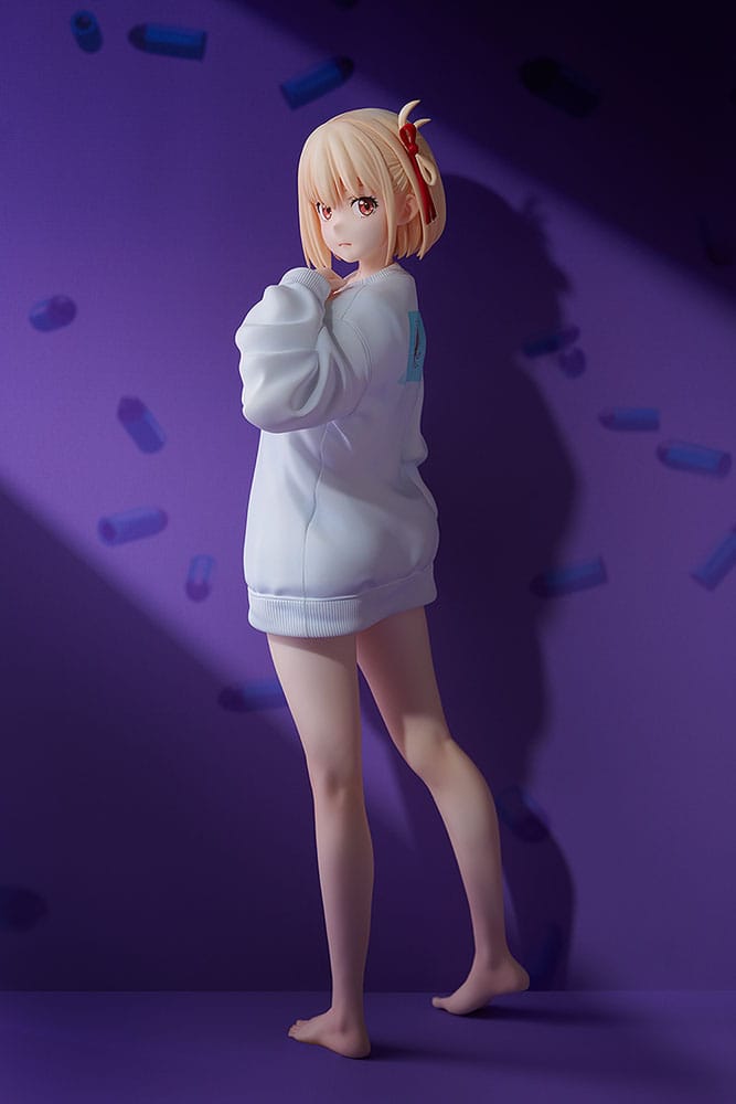 Lycoris Recoil statuette PVC 1/7 Chisato Nishikigi: Oversized Sweatshirt Ver. 25 cm