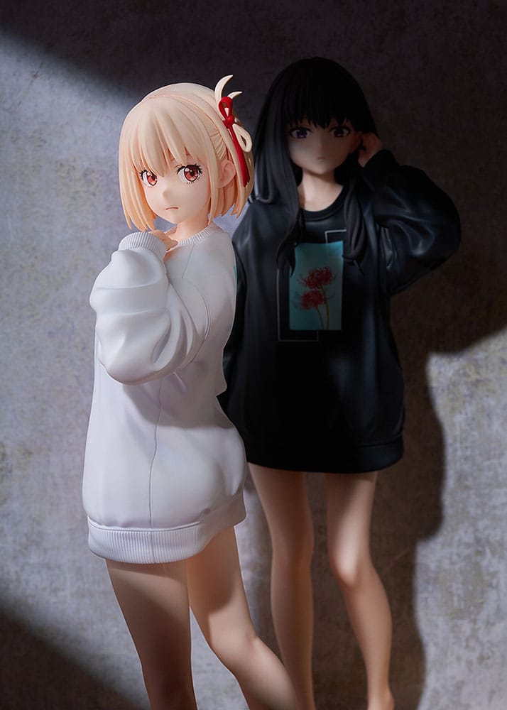 Lycoris Recoil statuette PVC 1/7 Chisato Nishikigi: Oversized Sweatshirt Ver. 25 cm