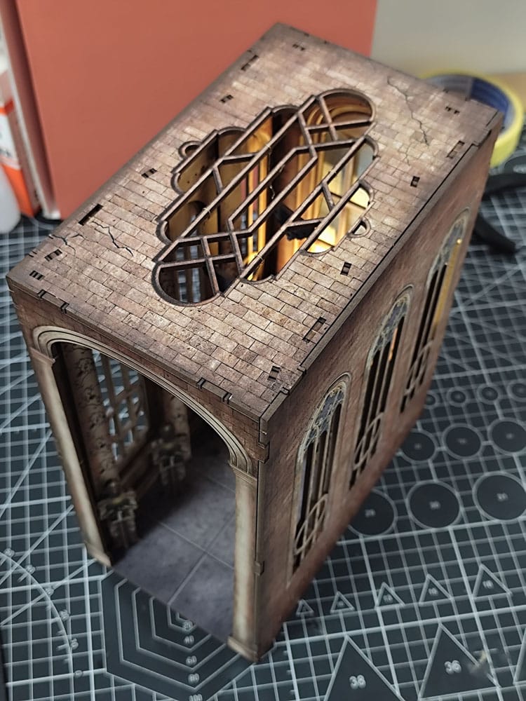 House of the Dragon maquette Book Nook Tiny Adventures Iron Throne 23 cm