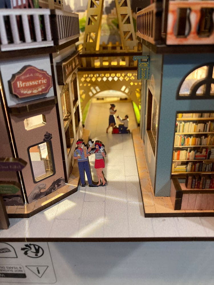 Paris maquette Book Nook Tiny Adventures 23 cm