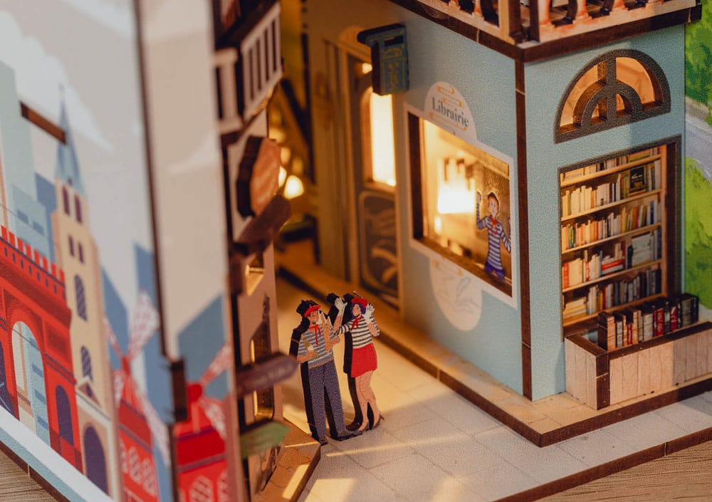 Paris maquette Book Nook Tiny Adventures 23 cm