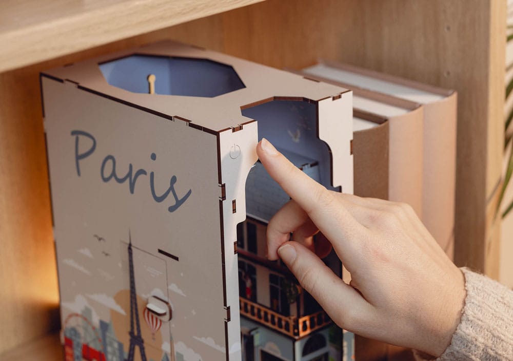 Paris maquette Book Nook Tiny Adventures 23 cm
