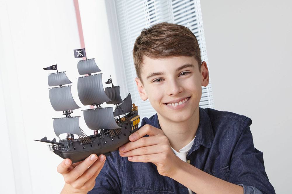 Pirates des Caraïbes La Vengeance de Salazar maquette Easy-Click 1/150 Black Pearl 26 cm