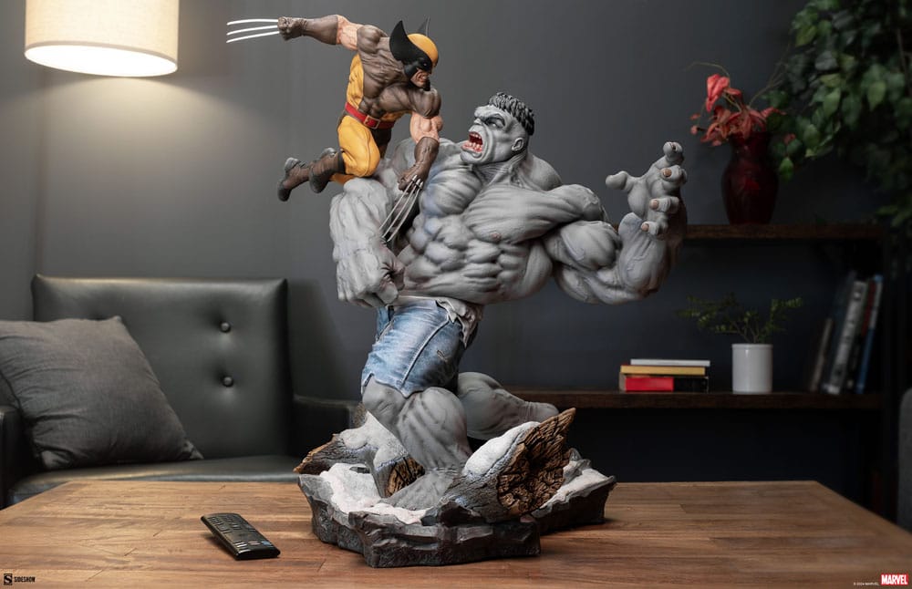 Marvel statuette Grey Hulk vs Wolverine 58 cm