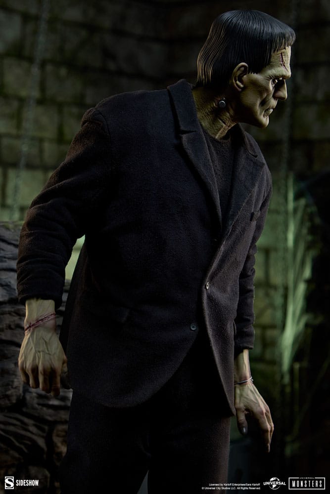 Frankenstein statuette Premium Format Mixed Media Frankenstein (Fabric Costume) 57 cm