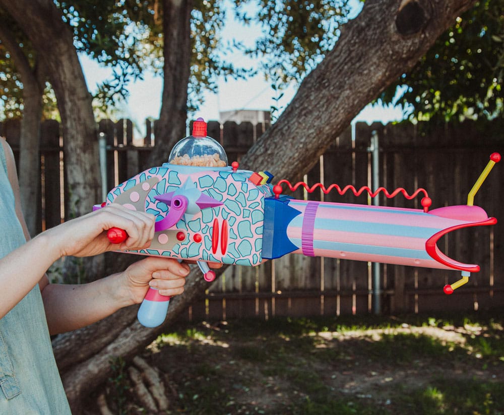 Killer Klowns From Outer Space Réplique Prop sonore et lumineuse Popcorn Bazooka 61 cm