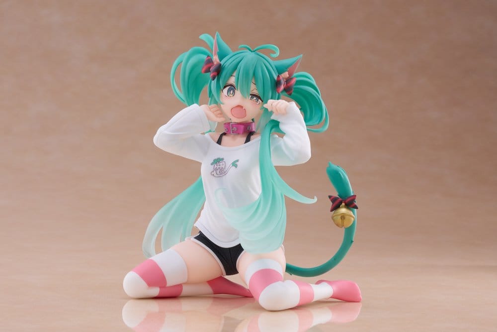Hatsune Miku statuette PVC Desktop Cute Figure Hatsune Miku Cat Ear T-Shirt Ver. 13 cm