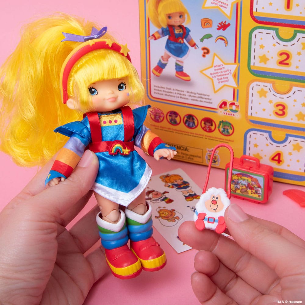 Blondine au pays de l'arc-en-ciel poupée Fashion Doll Blondine au pays de l'arc-en-ciel 14 cm