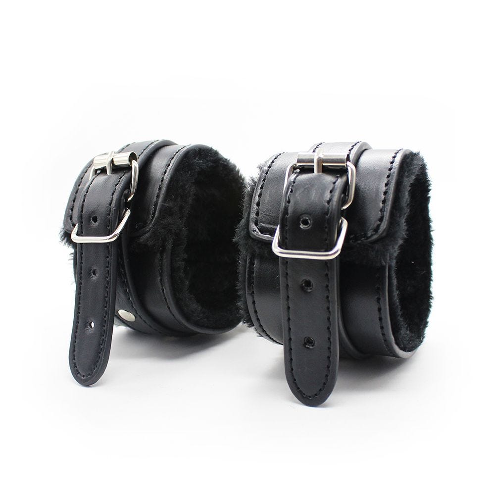 Kit BDSM Noir 8 pièces - flash vidéo