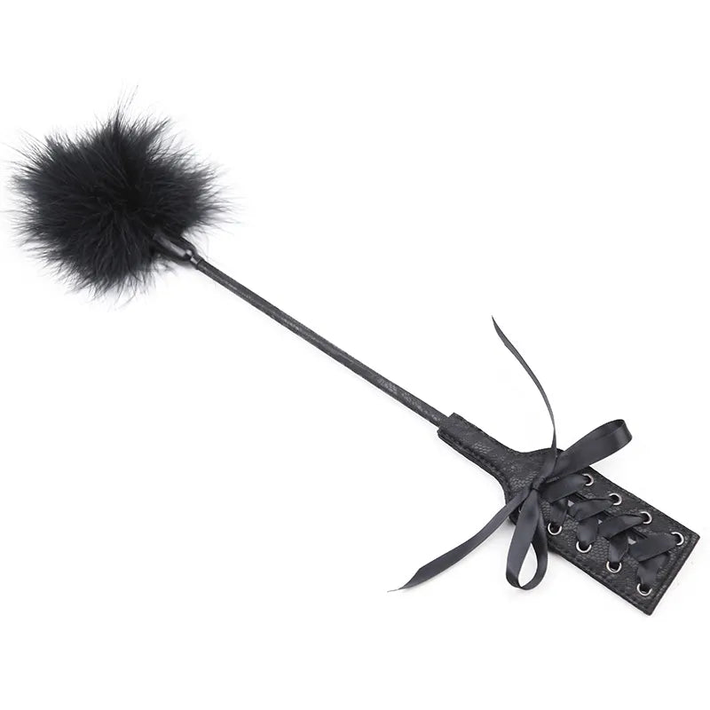 Cravache et plumeau noir - flash vidéo