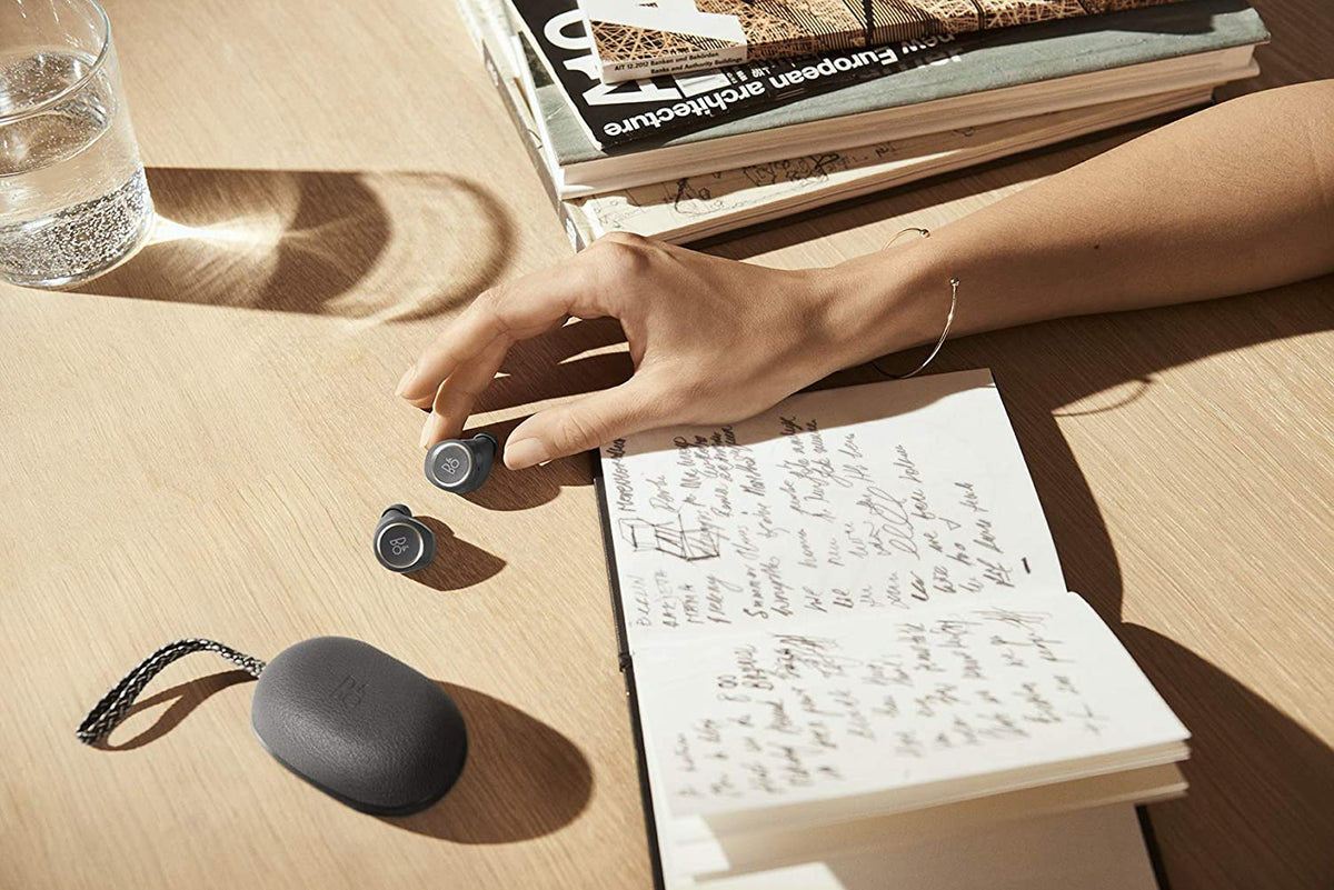 Bang & Olufsen Beoplay E8 Premium True Wireless Earphones Charcoal - flash vidéo