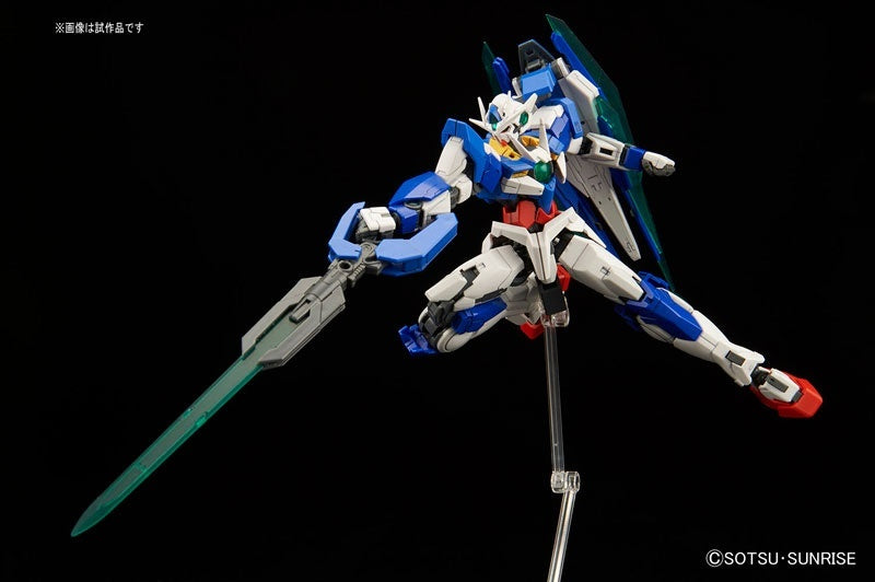 Gunpla - Mobile Suit Gundam 00 - RG 1/144 - GNT-0000 00 QAN[T] Model Kit - flash vidéo