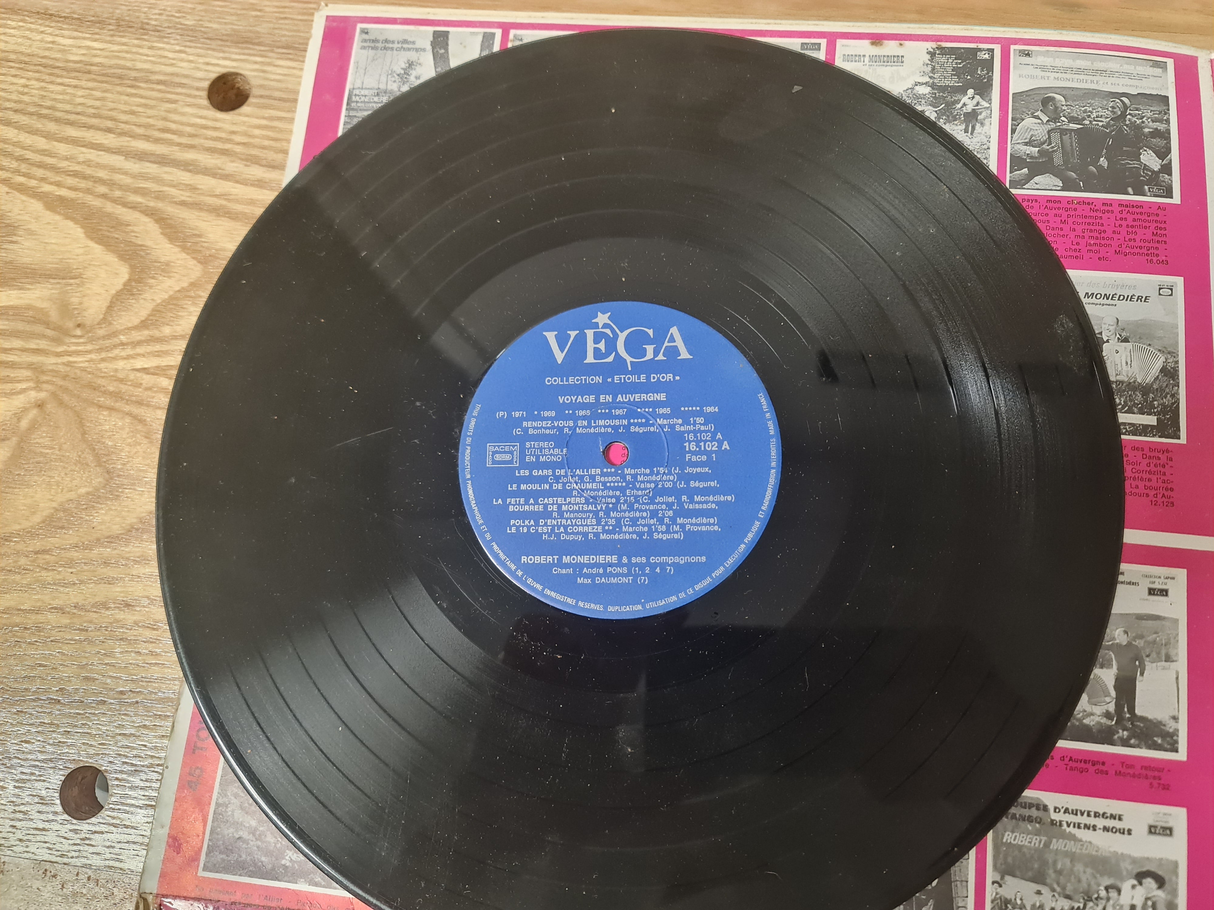 (occasion) Robert Monediere et ses compagnons, Voyage en Auvergne [Vinyle 33 Tours]