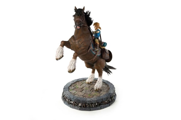 First 4 Figures - The Legend of Zelda : Breath of the Wild - Link à dos de cheval Statue Edition Standard 56cm - flash vidéo