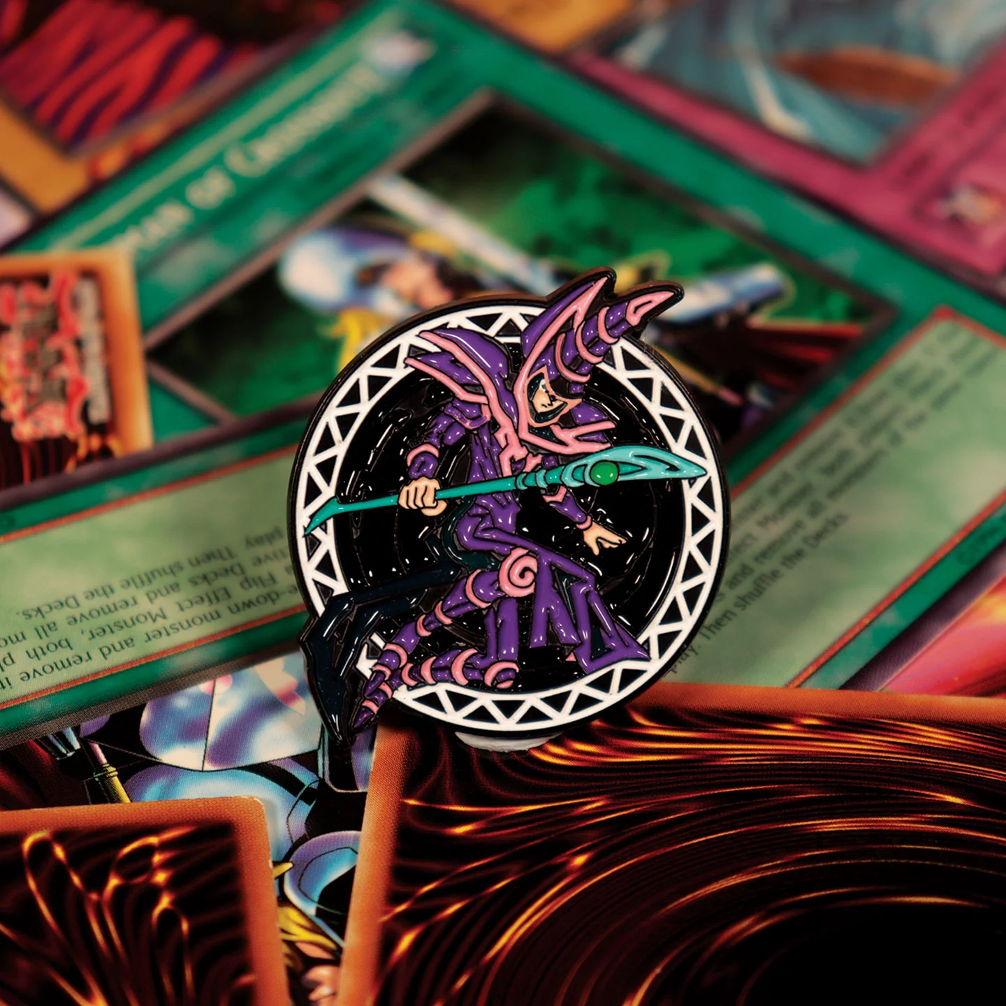 Yu-Gi-Oh! - Présentoir de 12 écussons mystères en métal en boîte surprise