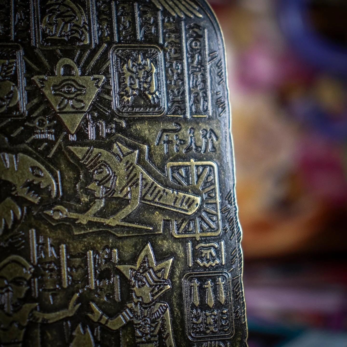 Yu-Gi-Oh! - Réplique en métal de la Tablette des Souvenirs Perdus en édition limitée
