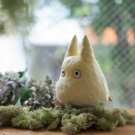 Mon Voisin Totoro - Statue Trouver le Petit Totoro Blanc - flash vidéo