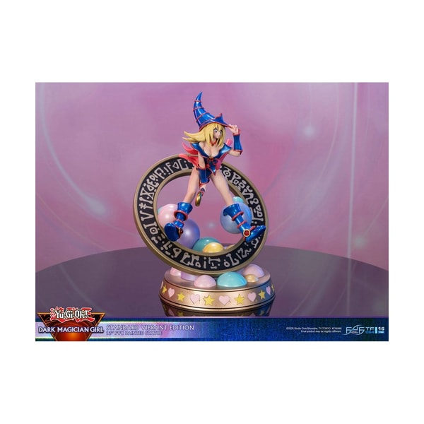 First 4 Figures - Yu-Gi-Oh! - Magicienne des Ténébres Vibrante Statue Edition Standard 30cm - flash vidéo