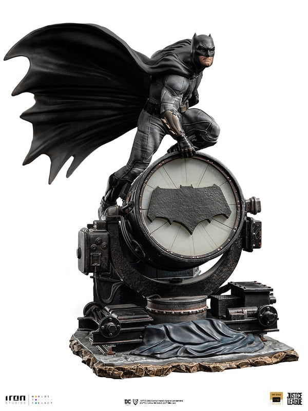 Iron Studios - Deluxe Arts Scale 1/10 - DC Comics - Zack Snyder's Justice League - Batman on Bat-Signal Statue 28cm - flash vidéo