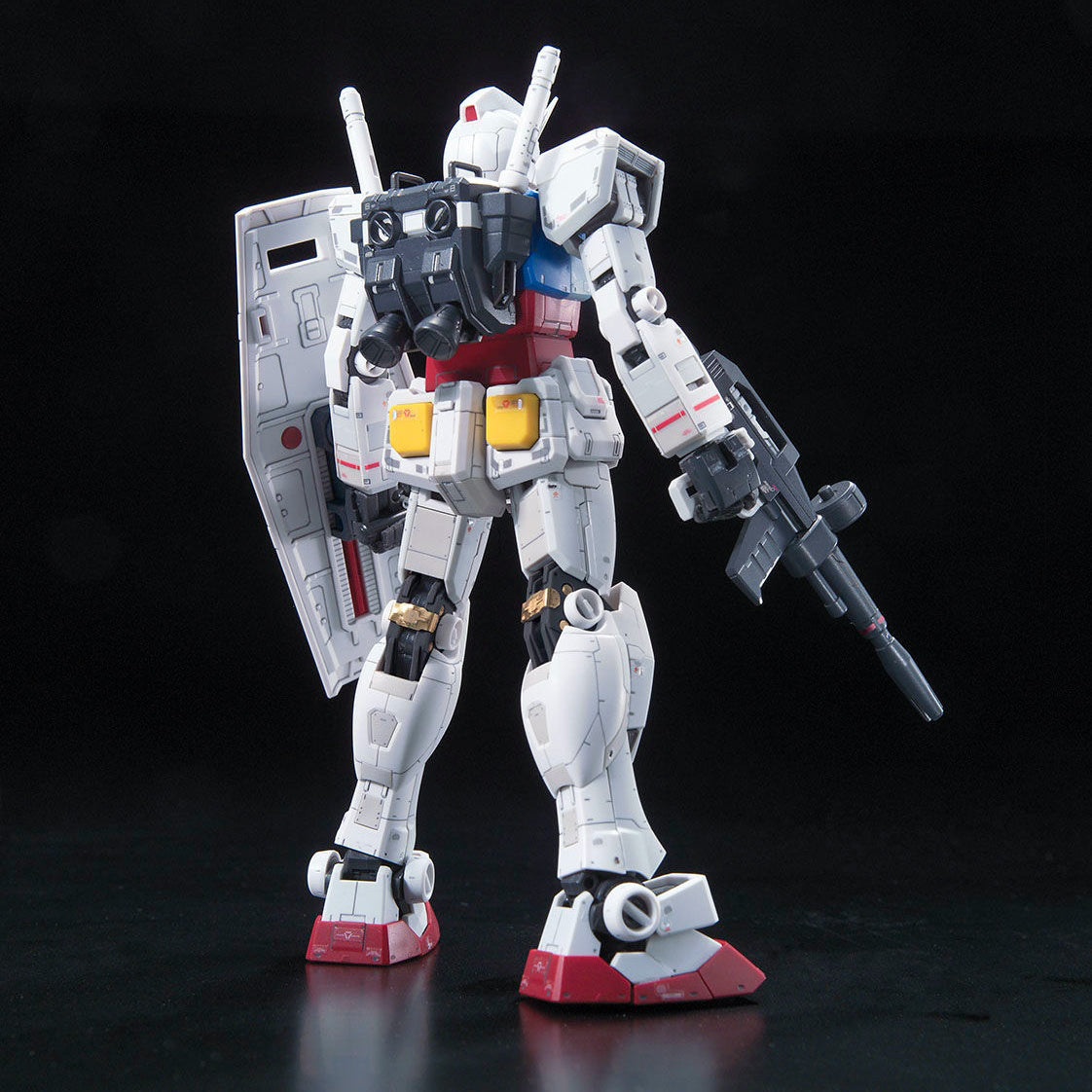 Gunpla - Mobile Suit Gundam - RG 1/144 - RX-78-2 Gundam Model Kit - flash vidéo