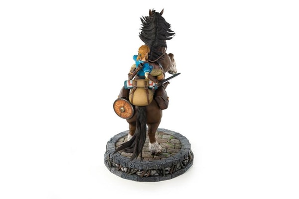 First 4 Figures - The Legend of Zelda : Breath of the Wild - Link à dos de cheval Statue Edition Standard 56cm - flash vidéo