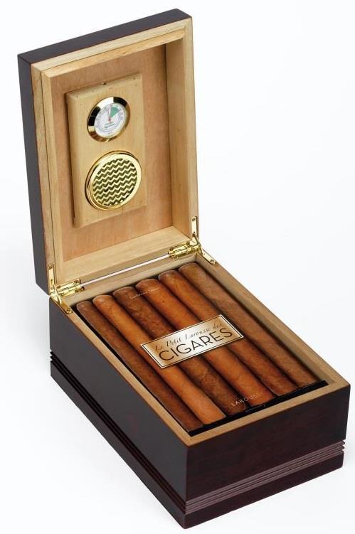 Le petit Larousse des cigares ; les 200 meilleurs cigares classés par terroirs