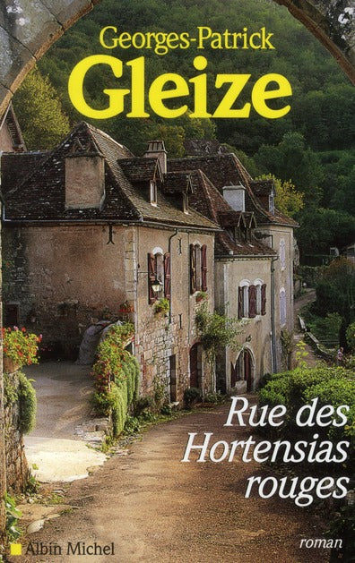 Rue des hortensias rouges