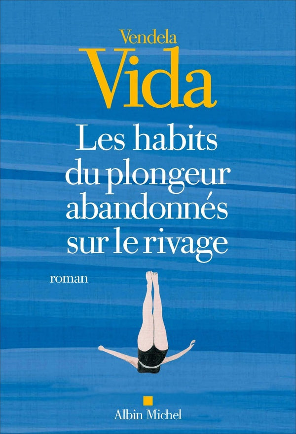Les habits du plongeur abandonnés sur le rivage
