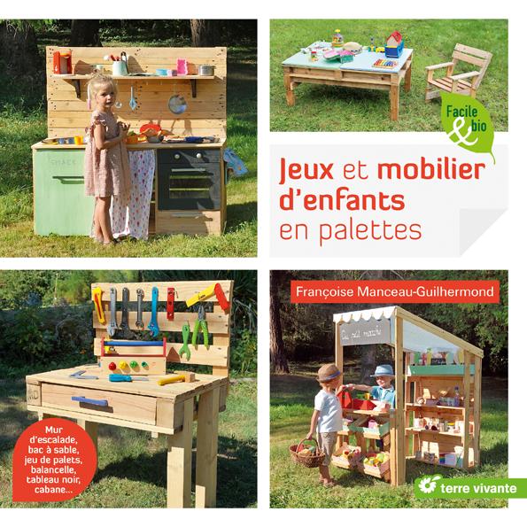Jeux et mobilier d'enfants en palettes ; mur d'escalade, bac à sable, jeu de palets, balancelle, tableau noir, cabane...